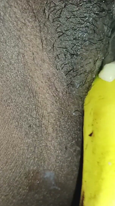 Desi bhabi kela se pani nikal liya chud me kitna pani | Clip 1