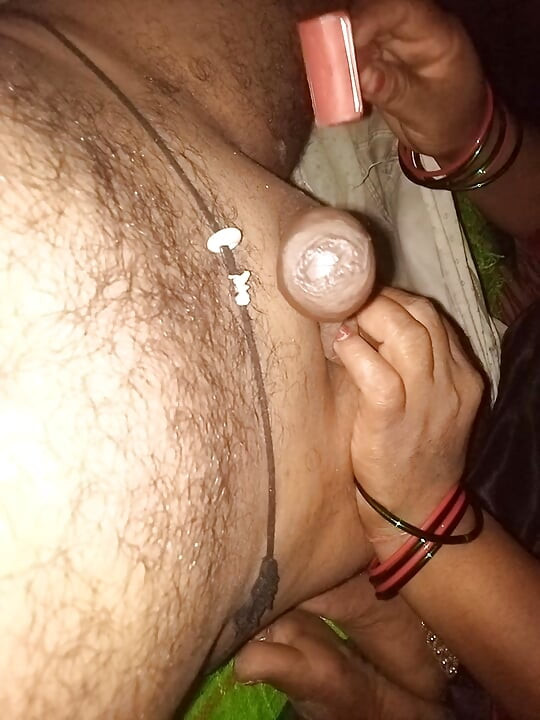 Bhabi ne baiya ke bal saf kiye fir chudai ki