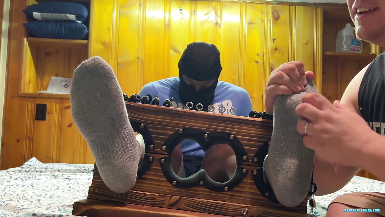 Elijah Digelitik di St. Louis