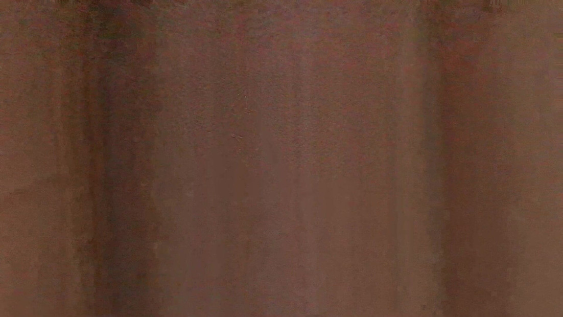 Ona piša sa prelepom pičkom