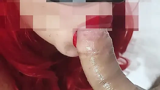 Cewek semok kulit putih lagi asik nyepong kontol ceroboh