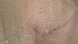 Sexy mormoonse milf onder de douche