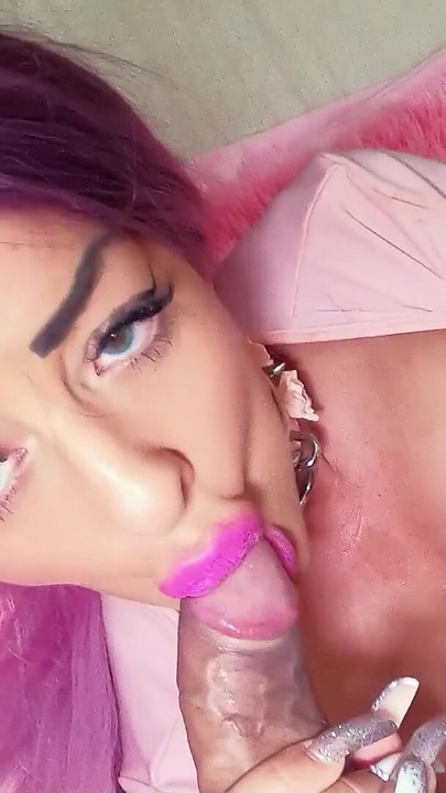 Moment spectaculaire de « Sexe anal amateur en POV - Cathy B, bimbo allemande, le séduit pour baiser »