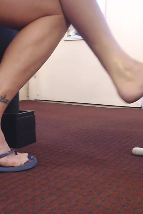 ASMR flip flop slapping blue balloons