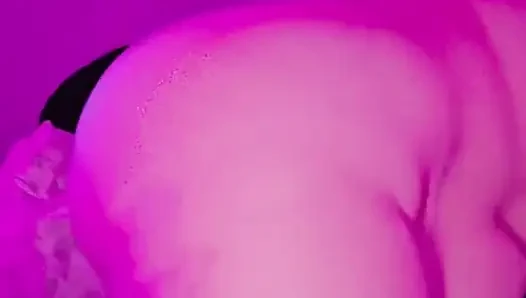 Cewek semok ini lagi asik muasin memeknya pakai mesin seks