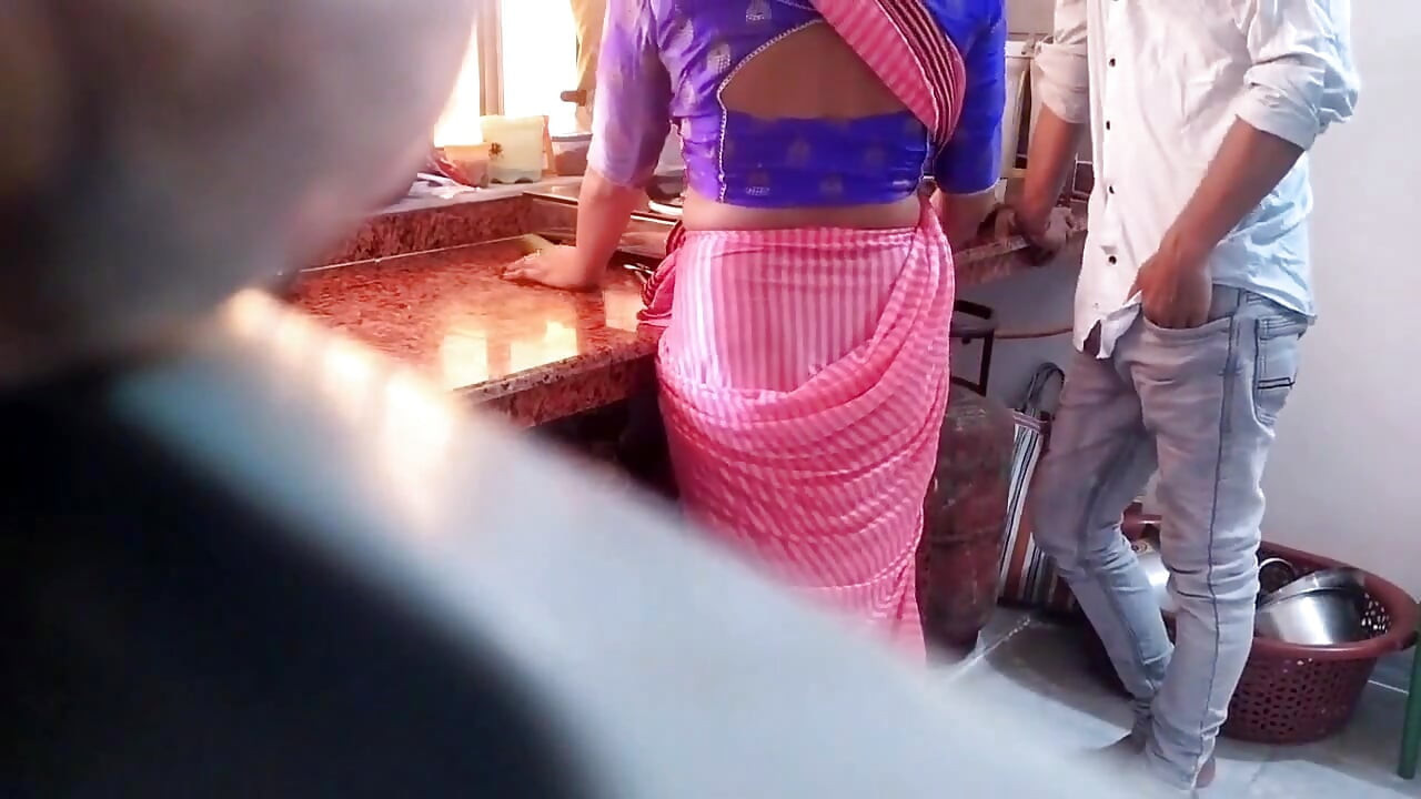 Kamwali Bhabi foi deixada pelo gerente de sua empresa