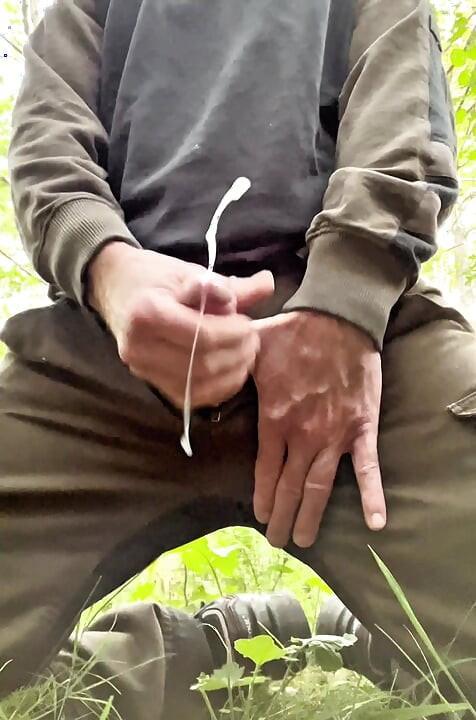 Großes abspritzen im freien