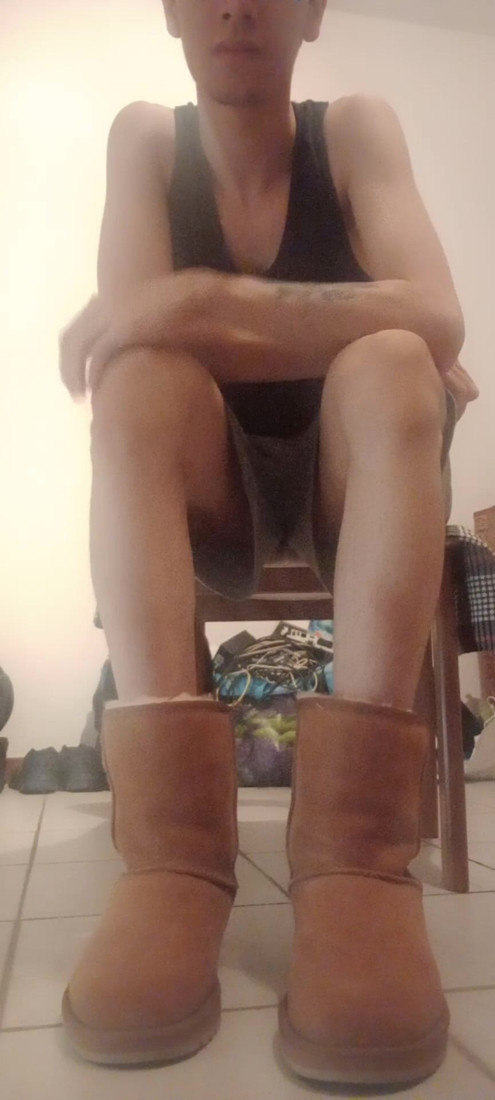 סגידה למגפיים של Ugg