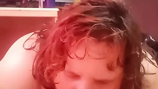 İri güzel şişman kız tarafından ateşli oral seks