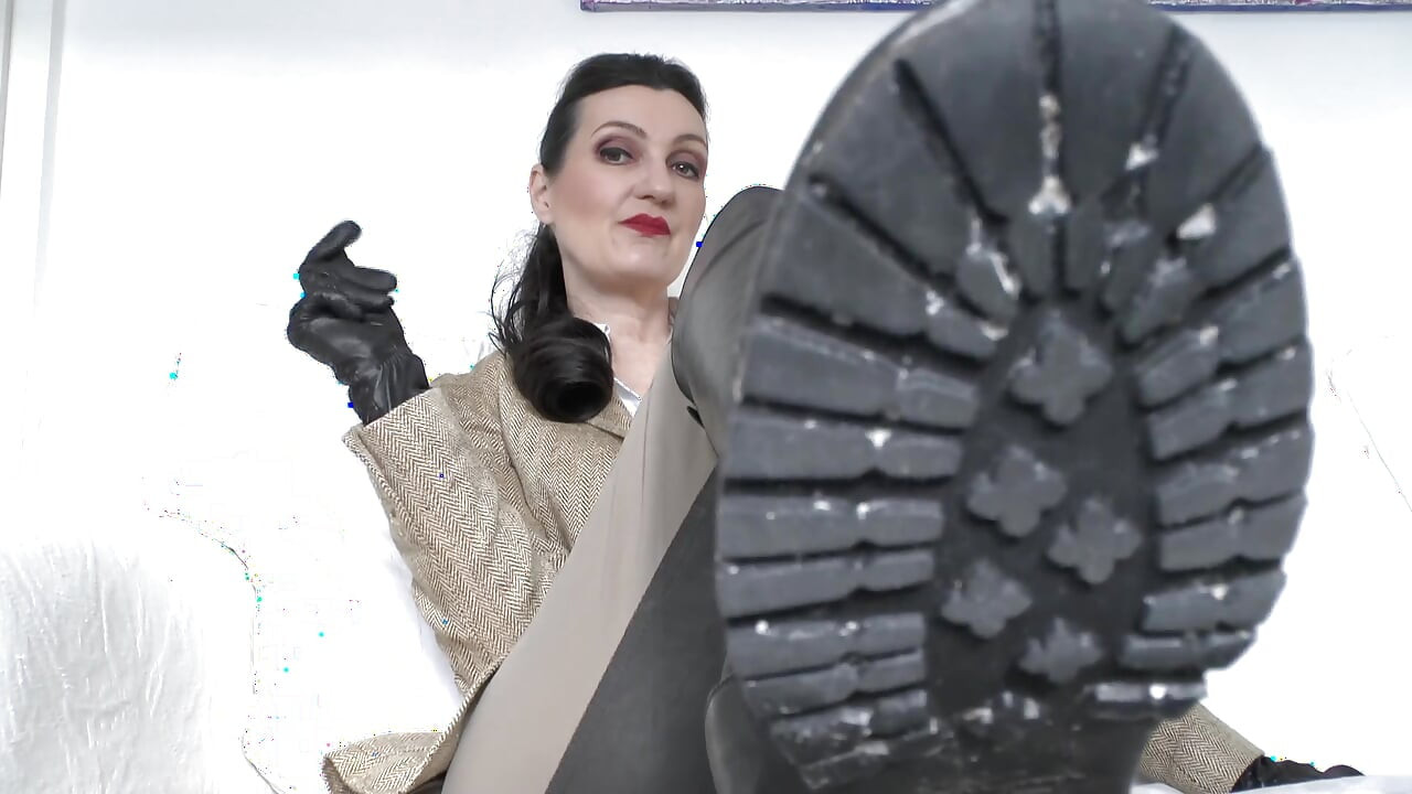 Squeaky Leather Gloves Will Make You Cum, Lady Victoria Valente