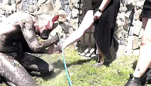 Çamurda domuzcuk aşağılaması, ısırgan otuyla oynama ve ayaklarımızı güzel ve temiz yalama