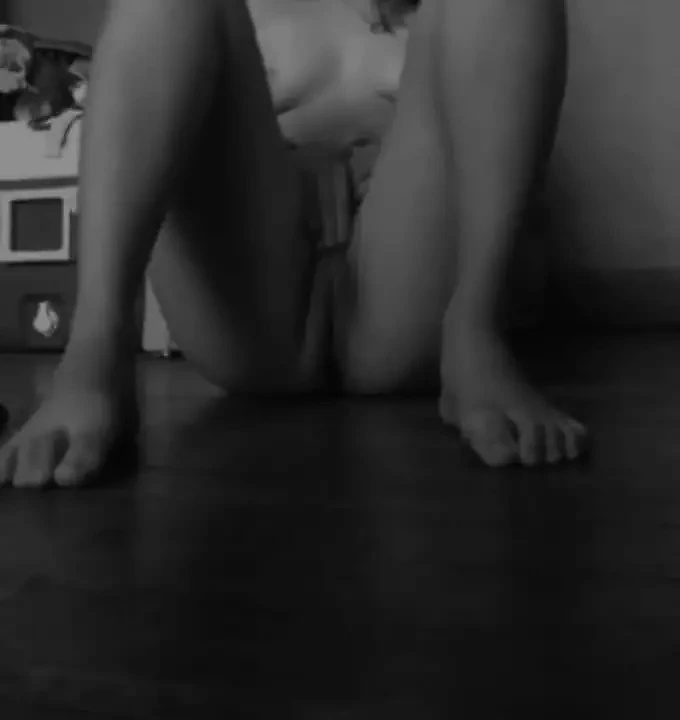 Desi college slut rubs and plays with her juicy cunt