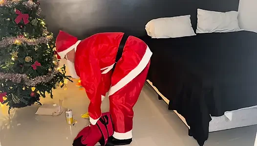My Christmas Gift: A Stranger on the Street Smashes My Ass