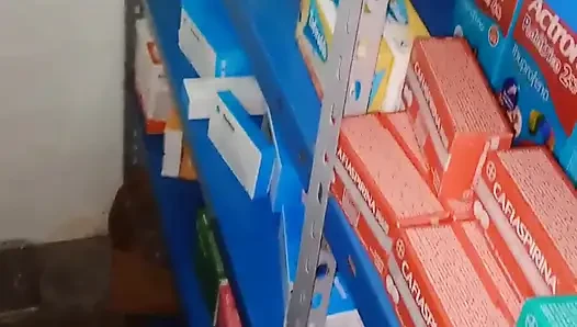 Depoda amatör: sakso ve ayakta seks