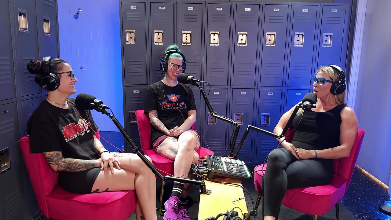 Luna Lovely y Nikki Zee se unen a Ariel en una charla de vestuario