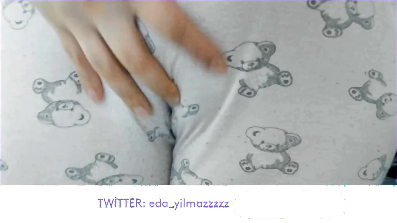 CAMELTOE- MASTURBATION IN PAJAMAS- PUFFED PUSSY- TURKISH PORN