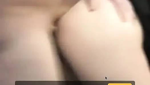 Geile MILf lutscht und fickt den freund ihres sohnes in ihrem schlafzimmer