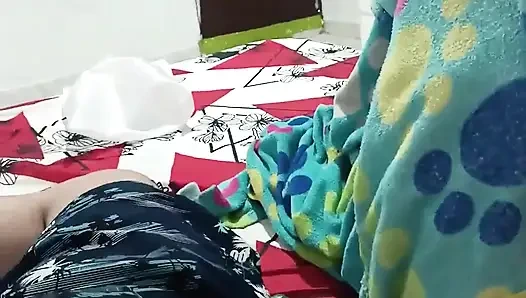 Aku lagi asik masturbasi sambil dientot sama istriku