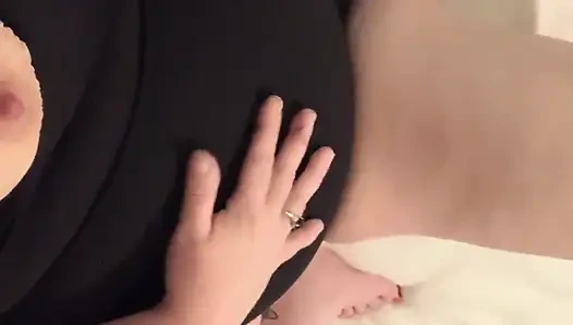 Azgın üvey anne mastürbasyon yaparken üvey oğlu onu filme çekiyor