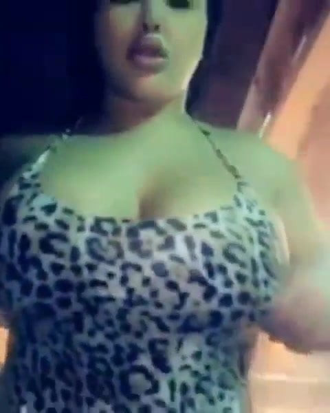 Toronto slut twerking in hot tub