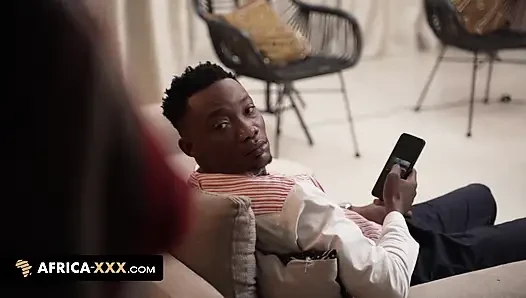 Она мастурбирует для него