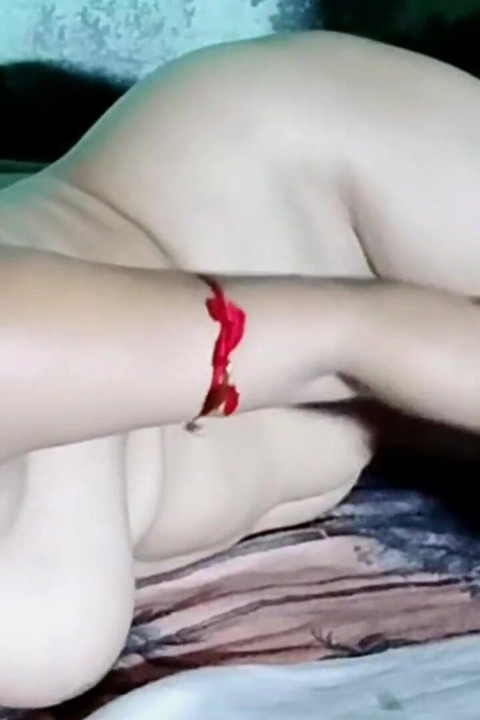 Desi College Girl Pinki Rubbing Her Wet Pussy