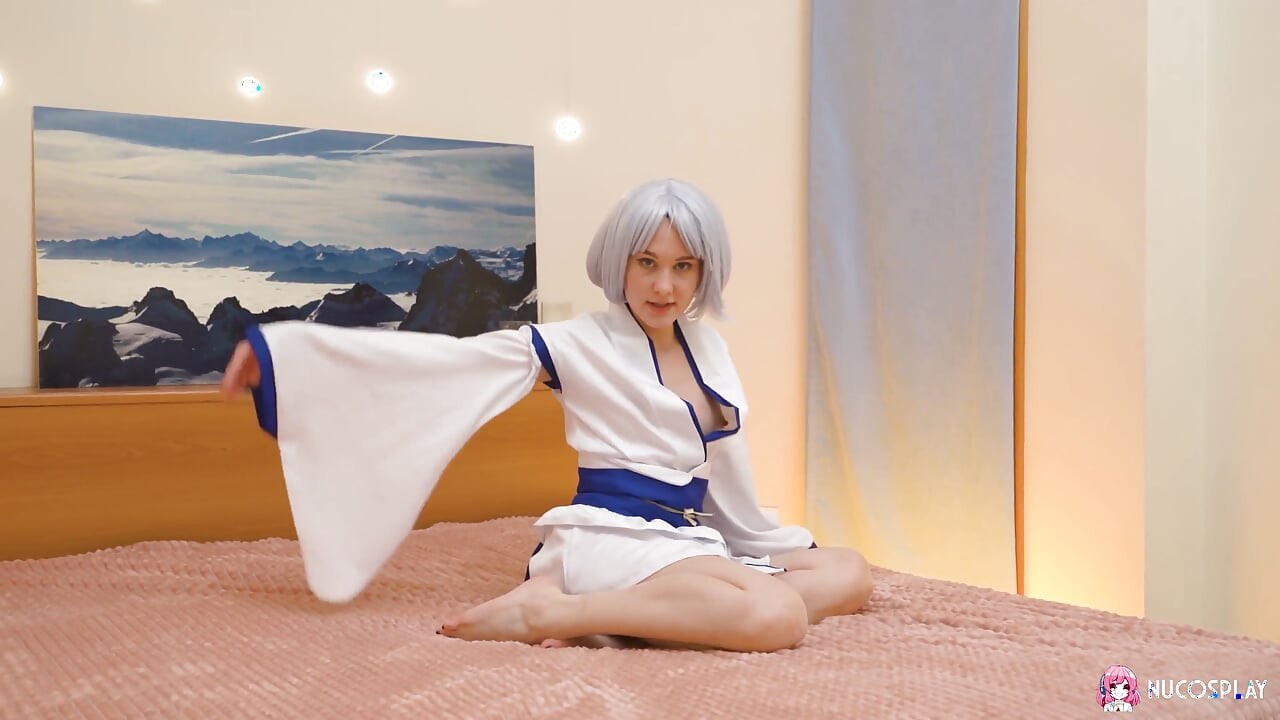 Kimono babe Ally Horny se masturba como una ama de casa japonesa