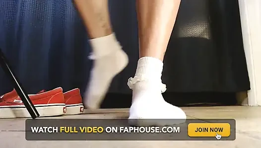 Rüschen, weiße socken vans flame turnschuhe im schuhspiel