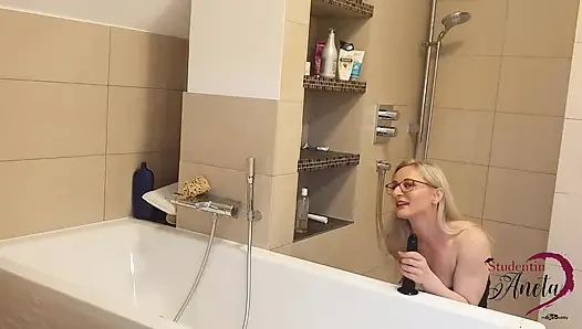 Studentin-aneta Dildoanal