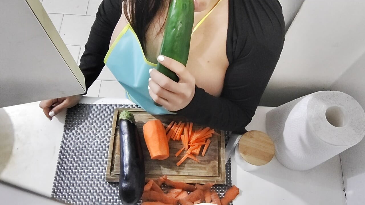 I shove a huge cucumber up my hungry asshole - Fetish
