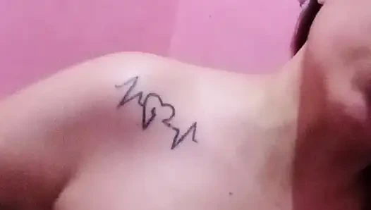 Üniversiteli anne görüntülü görüşme büyük memeli amcık gösteriyor çok sevimli göğüsler Filipinli kız ateşli bekar anne