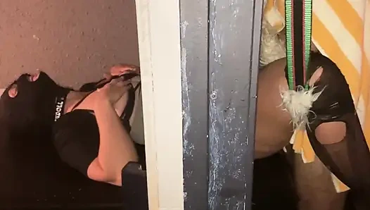 Kocasını aldatıyor