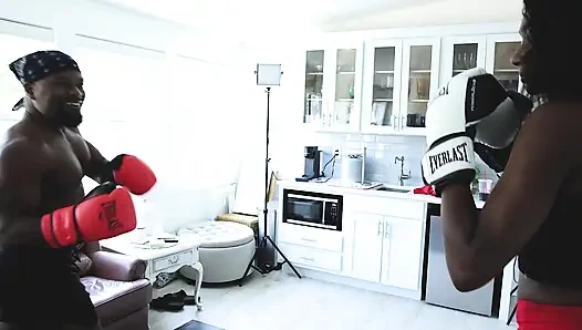 Paris Love и Doc шоколадный боксерский матч