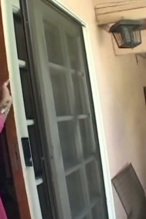 Blondine mit einem riesigen vorbau bekommt ihre muschi geleckt und dann von einem brocken gefickt