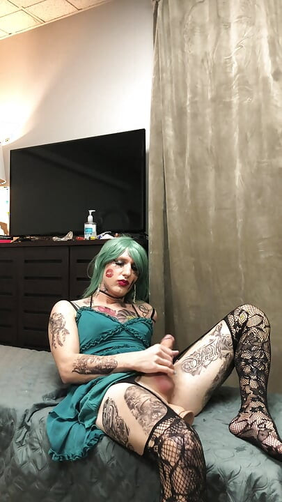 Extremely Hot Tatted Sissy Masturbation