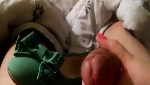 Ngocok kontol, footjob, sepatu, crot sperma