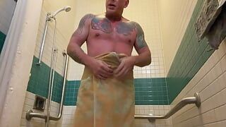 Hete militaire man douche