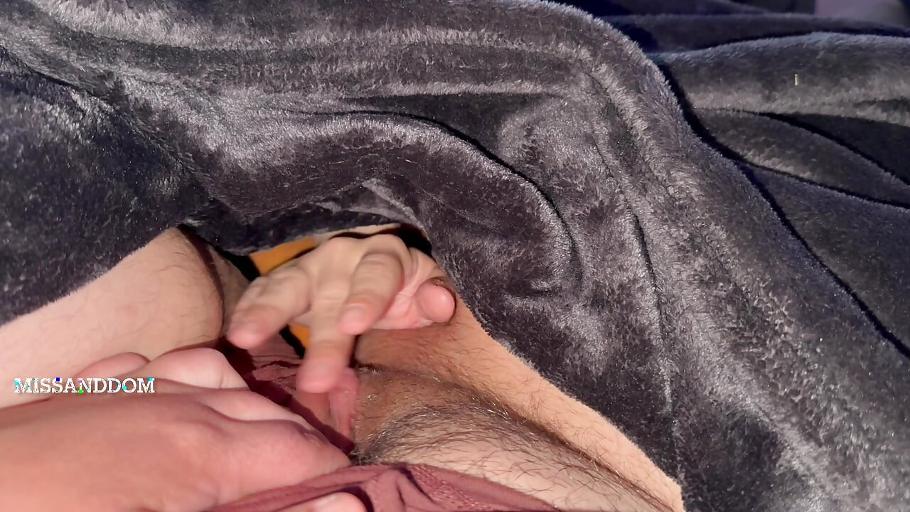 Großer kitzler masc wird im Mittelstudium sesh von handsy femme gestreichelt