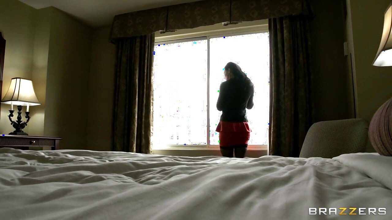 Hot and Mean - Kendra Lust Discovered Her Neighbors in the Hotel Were a Pair of Glamorous Lesbians