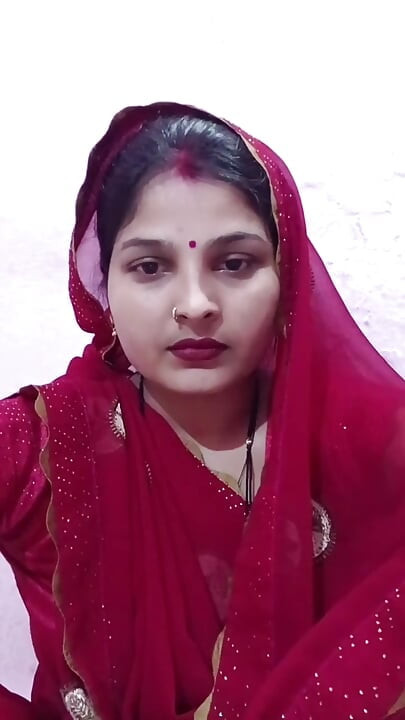 Komal had ordered a maxi dress and told the delivery boy, "I will wear it now, see the car, then I will pay."