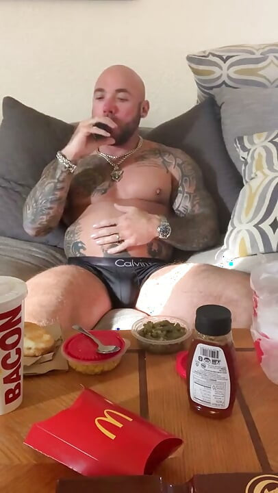 Мак Дональд і Kfc Mukbang!