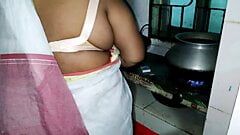 4k full xxx - desi macocha w sari zerżnięta przez pasierba podczas gotowania - zniszczyła jej cipkę i weszła do niej - 2023 nowość