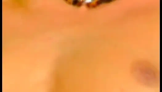 Perfektes teen aus deutschland, spaß mit ihrem spielzeug hat