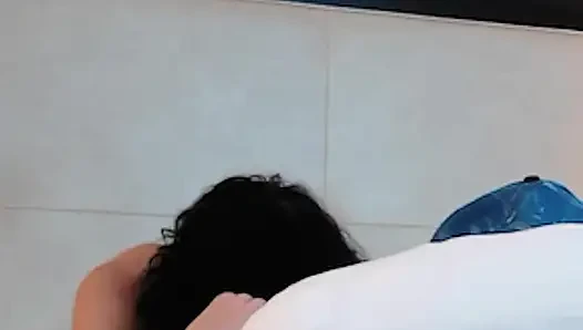 Süper seksi minyon dövmeli genç kız yarak emiyor - derleme 3