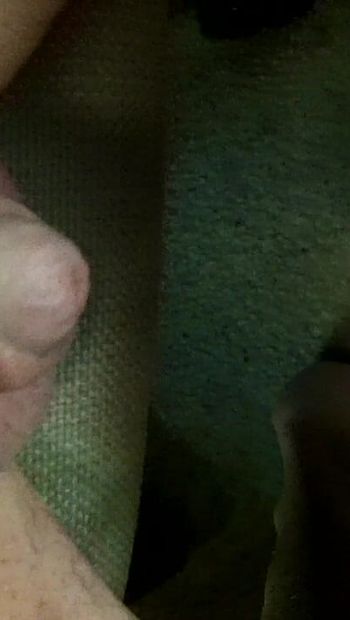 O pênis intersexuais do clitóris de Charlie Johnson se retraindo em cima de bolas (1)
