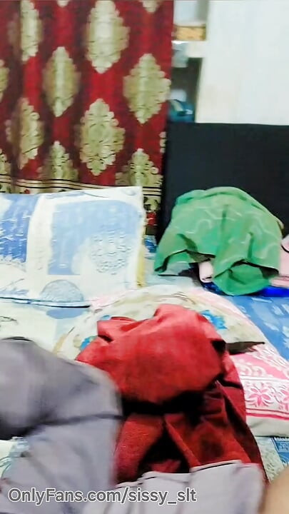 Hijabi muslim kinner hijda try to masturbate impotent penis