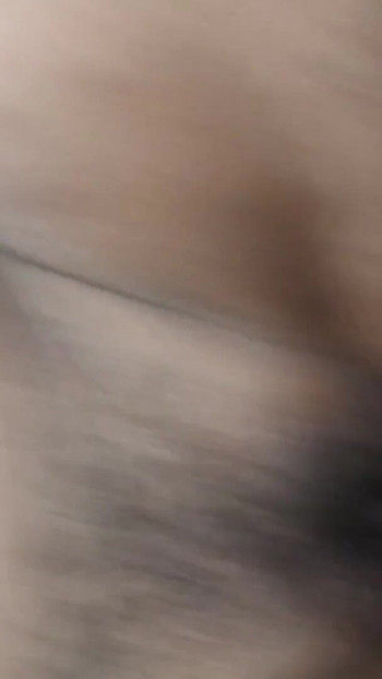 Trebuie să vezi momentul de la "Cumnata sexy slabă dură cu cumnatul ei în camera privată"