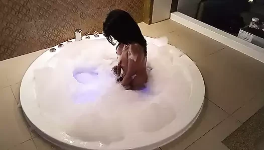 Esta chamita le doy tan rico que ya no aguanta sus piernas y se desploma...