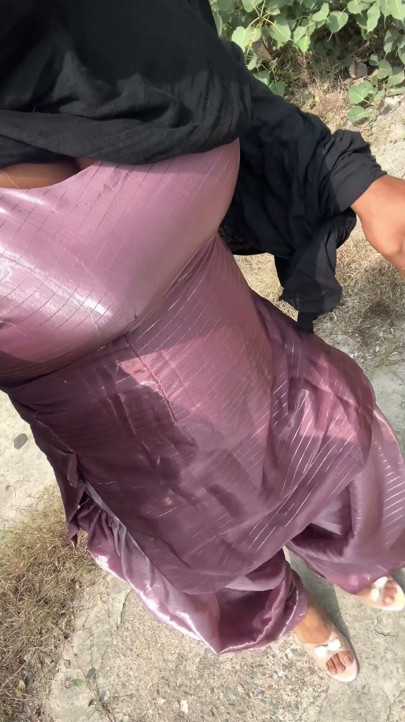 bhabhi india cross dresser berbaju satin mengkilap dan licin dengan payudara besar | Klip 1