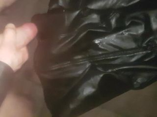 Wank on my leather jacket with cum